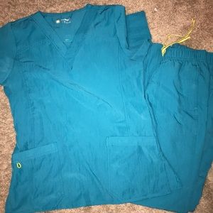 Wonderwink teal scrubs size M